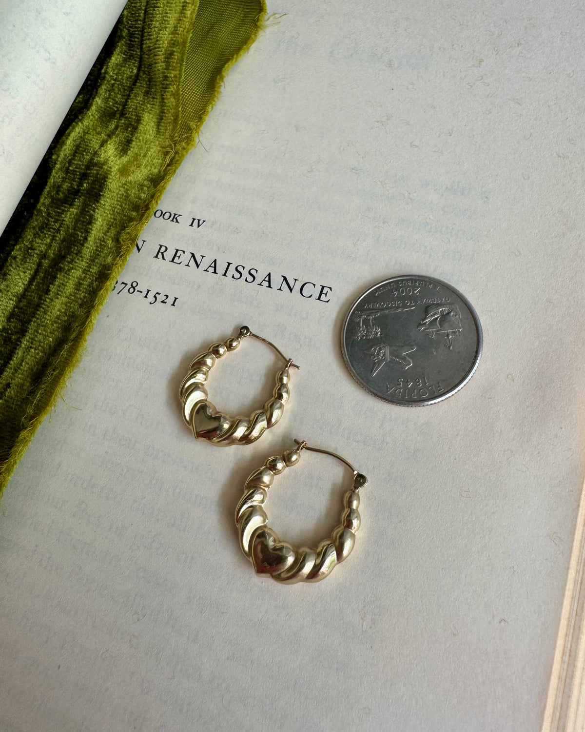 Vintage 14k Yellow Gold Graduated Twisted Shrimp Heart Hoop Earrings